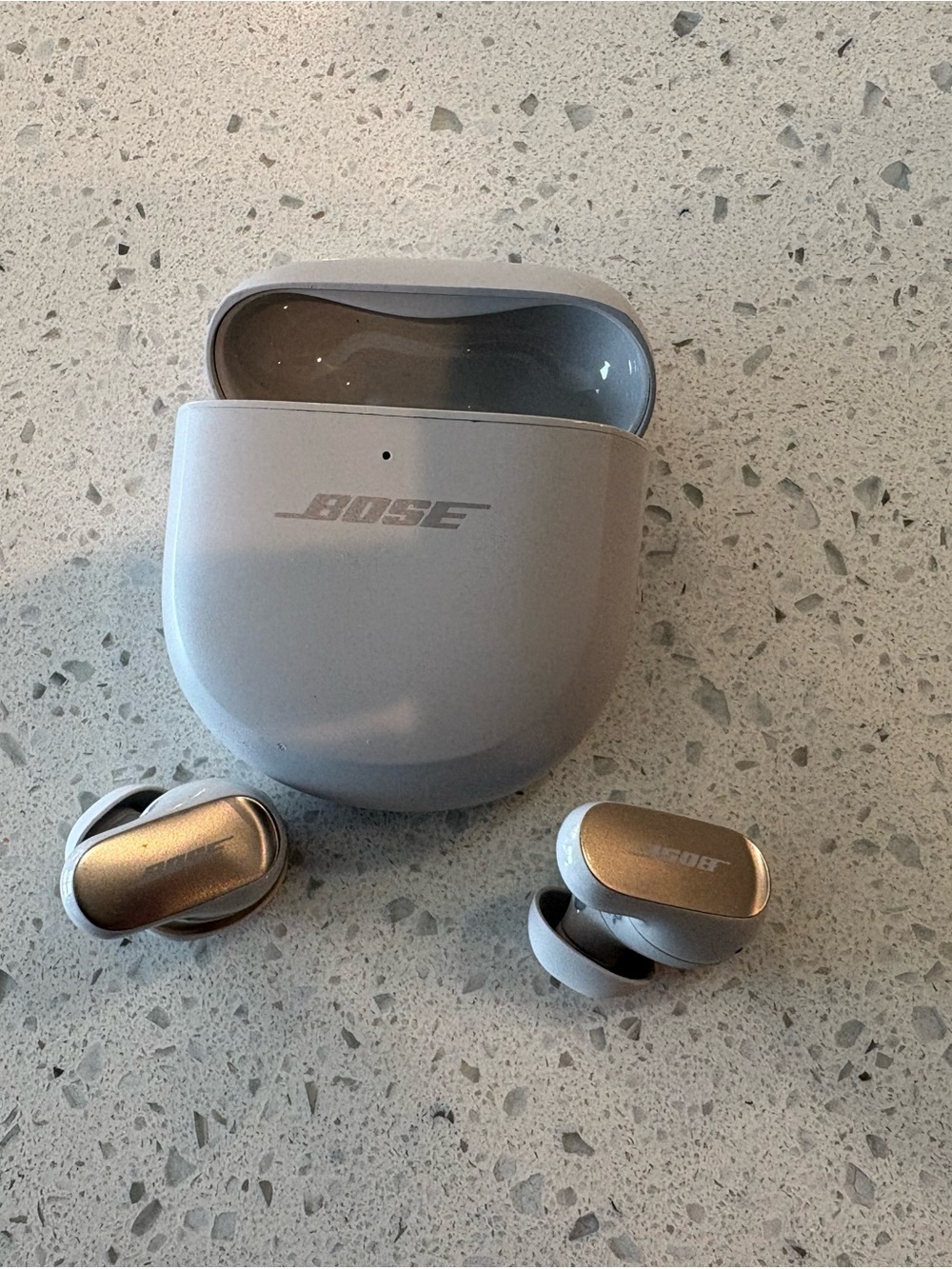 Bose Light Gray Wireless Earbuds Charging Case - Picture 3 of 4